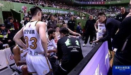大冷门！辽宁不敌同曦，单节三分7中0，杨鸣被球迷喊下课
