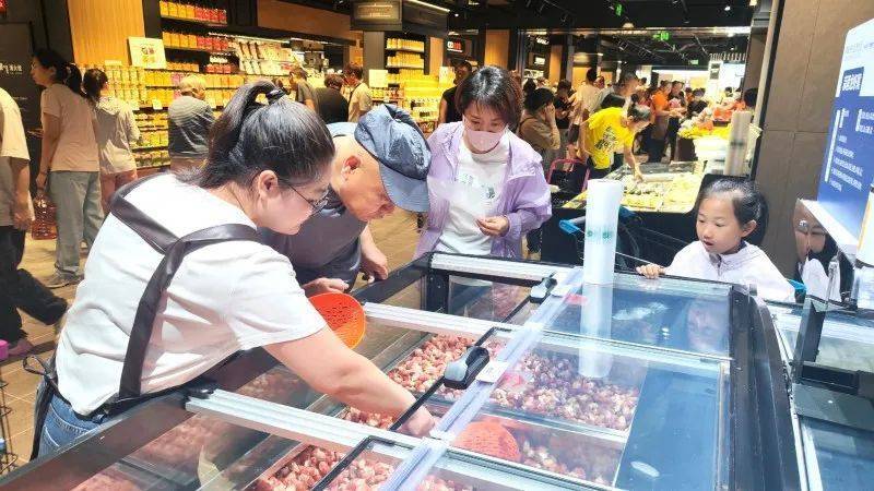 高新区（新市区）：新疆首家“胖东来”指导调改店开业当天销售达244万元！同比增长286%