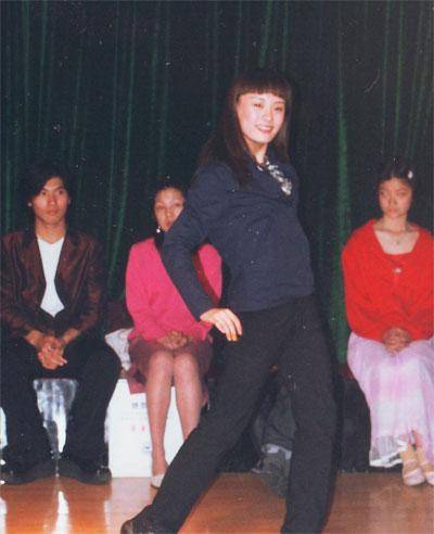 景区“打工人”郑国霖“火出天际” 母校校长：为他骄傲