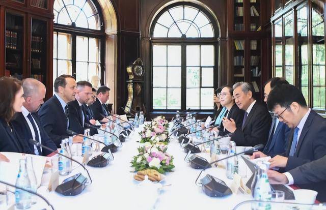 波兰承诺:确保中欧班列畅通!勒索中国一石三鸟,我们如何破局?